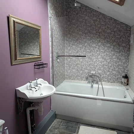 Victorian Through Terrace 2brd هاروغايت